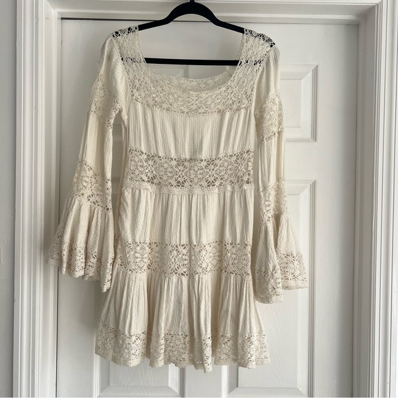FREE PEOPLE White Crochet Lace Tiered Mini Dress Long Bell Sleeves 4 - Picture 4 of 12